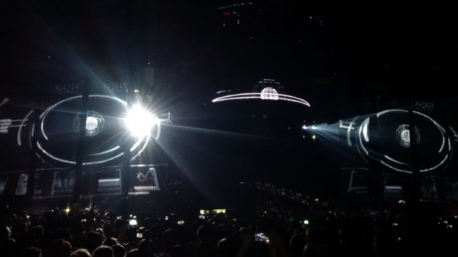 21 июня 2016. СК Олимпийский. Британская рок-группа Muse вернулась в Москву, чтобы показать своей фан-базе супер-шоу на круглой сцене и закрыть свой грандиозный мировой тур «Drones World Tour».