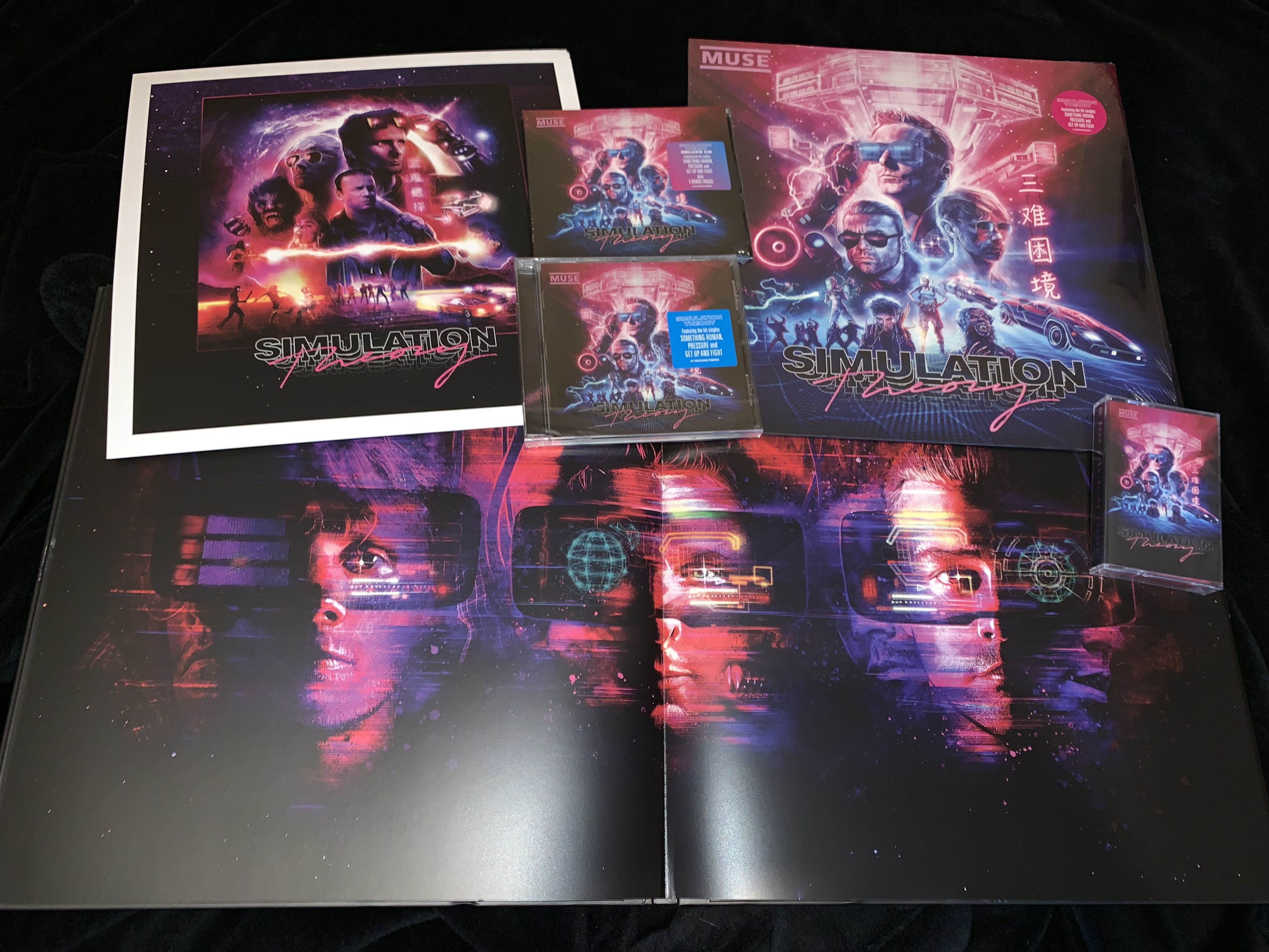 Обзор коллекционного боксового издания Muse “Simulation Theory Super Deluxe CD/ Vinyl Boxset”